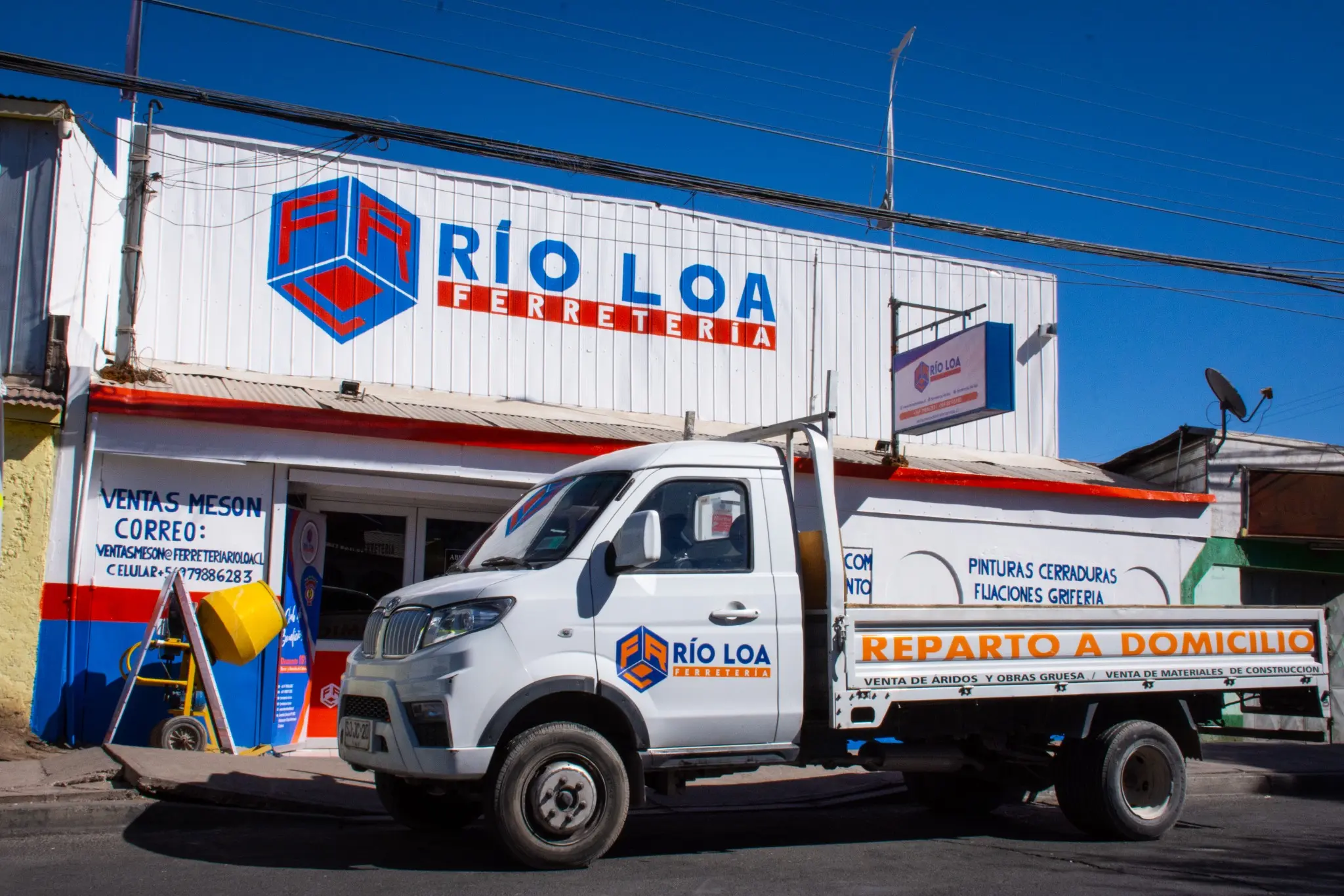 Vehículo de despacho de Ferretería Río Loa